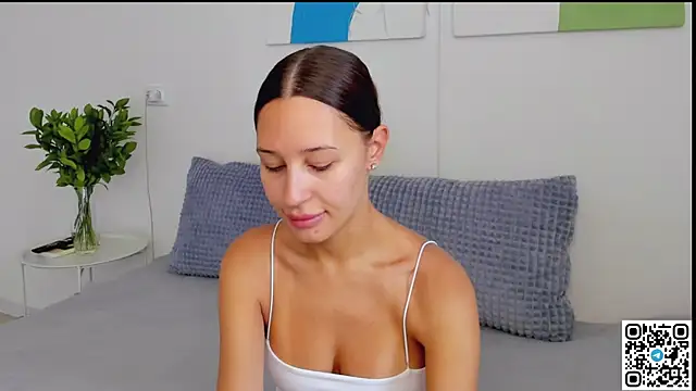 SelenaRousey online show from 06-22-26, 07:49