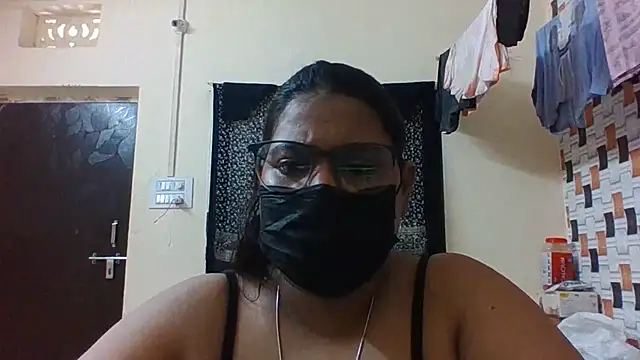 Snapshot of Hotmilfxox chatting on 06-19-26, 08:07 Hotmilfxox online show from 06-19-26, 08:07