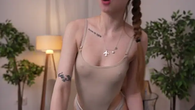 Snapshot of CherrylReid chatting on 12-19-24, 11:25 CherrylReid online show from 12-19-24, 11:25