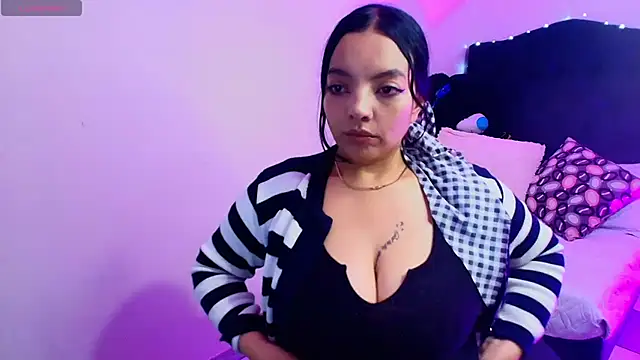 Snapshot of loren_tits24 chatting on 05-11-26, 08:28 loren tits24 online show from 05-11-26, 08:28