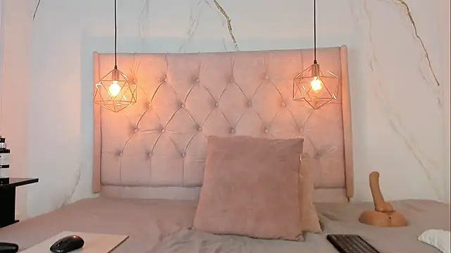 Snapshot of zamira_44 chatting on 04-07-26, 02:17 zamira 44 online show from 04-07-26, 02:17