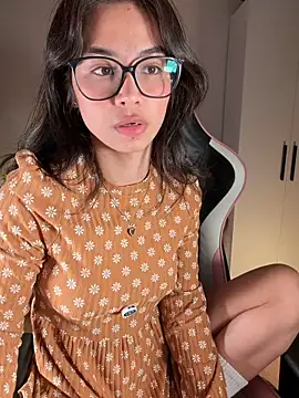 Snapshot of Adriennesexxx chatting on 03-21-26, 07:06 Adriennesexxx online show from 03-21-26, 07:06