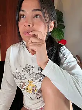 Snapshot of Adriennesexxx chatting on 04-15-26, 07:58 Adriennesexxx online show from 04-15-26, 07:58