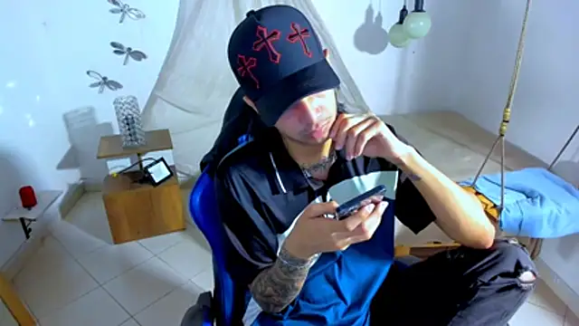Snapshot of Brand_habes chatting on 07-12-26, 01:07 Brand habes online show from 07-12-26, 01:07