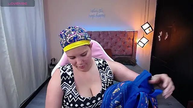 brithany smiith  online show from 03-03-25, 02:36