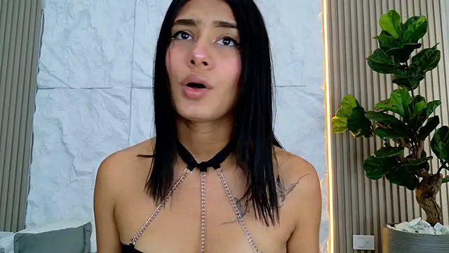 LaurenRodriiguez online show from 06-27-26, 12:44