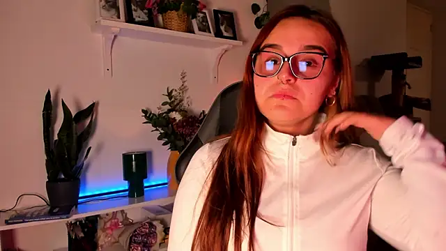 evy orange1 online show from 03-12-26, 12:06