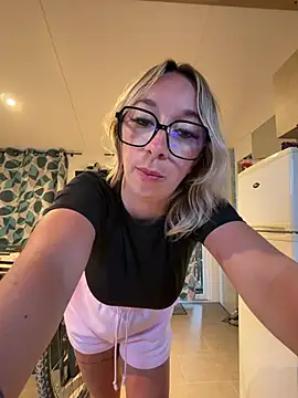 Snapshot of Giuliana_baby chatting on 07-13-26, 08:00 Giuliana baby online show from 07-13-26, 08:00