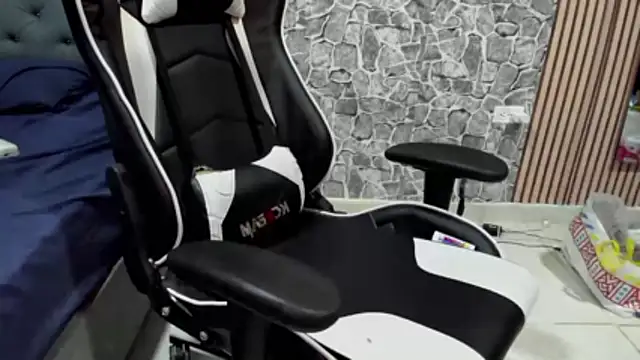 Snapshot of chriss_jones1 chatting on 02-07-26, 10:13 chriss jones1 online show from 02-07-26, 10:13