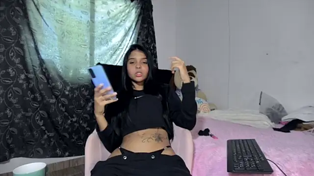 Snapshot of Michi_sexy chatting on 04-14-26, 03:07 Michi sexy online show from 04-14-26, 03:07