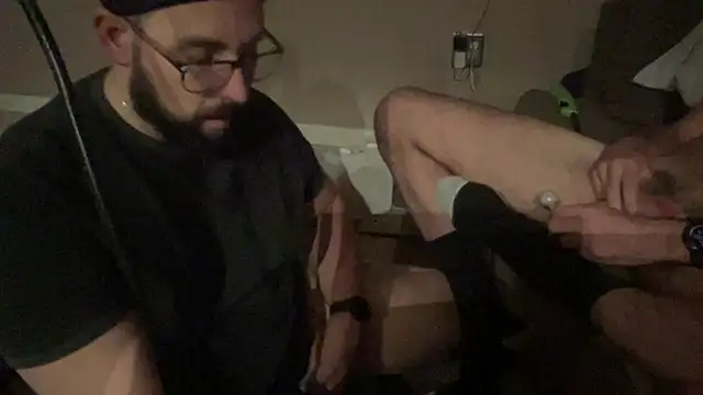 Snapshot of ThongerBBro chatting on 10-24-25, 03:47 ThongerBBro online show from 10-24-25, 03:47