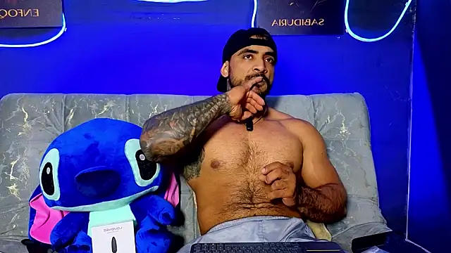 Snapshot of ERIC_HARRISON chatting on 12-21-25, 12:07 ERIC HARRISON online show from 12-21-25, 12:07