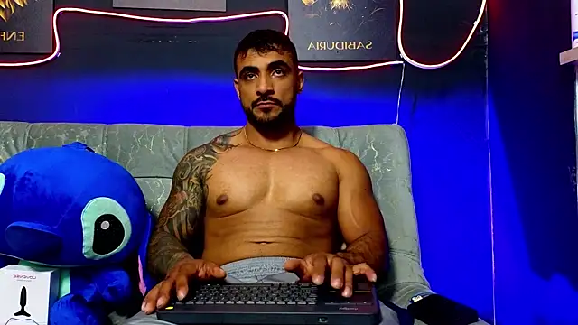 Snapshot of ERIC_HARRISON chatting on 01-06-26, 02:15 ERIC HARRISON online show from 01-06-26, 02:15