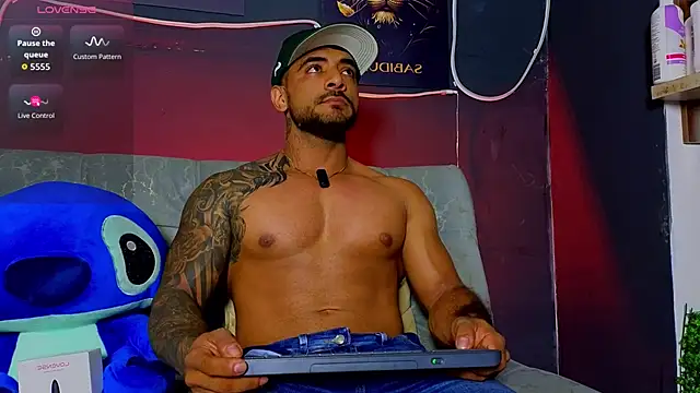 Snapshot of ERIC_HARRISON chatting on 03-08-26, 09:51 ERIC HARRISON online show from 03-08-26, 09:51