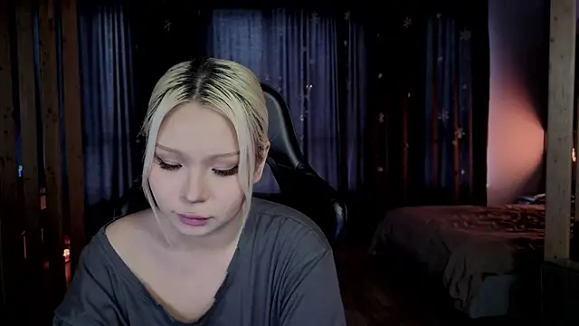 RileyMee online show from 02-10-26, 03:21