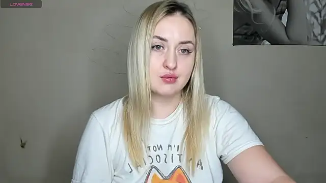 Snapshot of KennaJamess8 chatting on 12-28-24, 10:02 KennaJamess8 online show from 12-28-24, 10:02