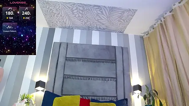 Julianewell online show from 05-26-26, 12:34