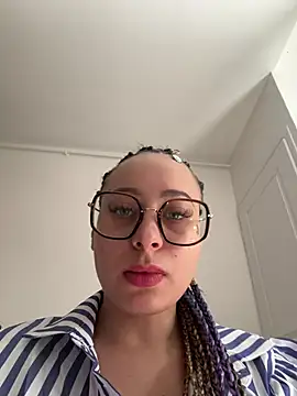 Snapshot of queenlo_xxx chatting on 06-30-26, 04:19 queenlo xxx online show from 06-30-26, 04:19
