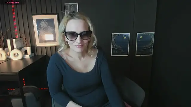 Queen Anna  online show from 07-26-26, 05:37
