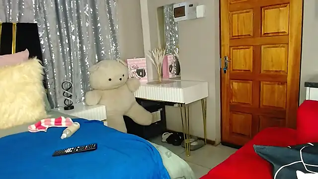Snapshot of MissBigNipples chatting on 05-06-26, 03:35 MissBigNipples online show from 05-06-26, 03:35