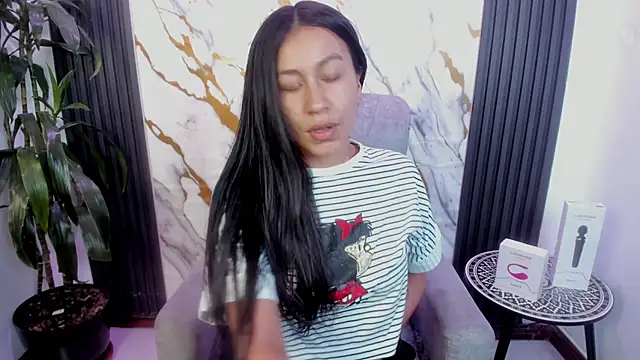 EmiGomez  online show from 05-27-26, 01:41