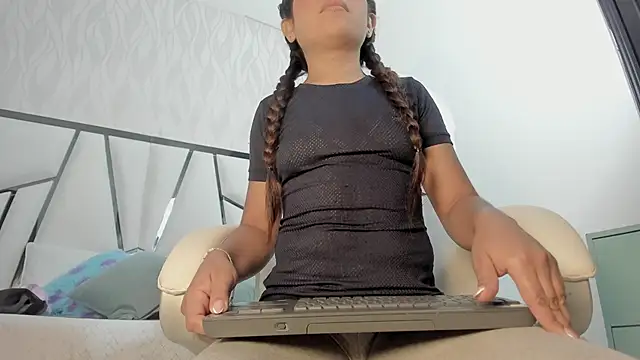 Snapshot of Victoriaa_millers chatting on 03-13-26, 07:09 Victoriaa millers online show from 03-13-26, 07:09