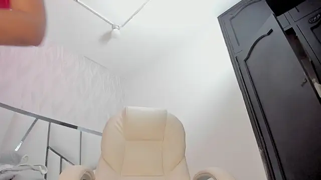 Snapshot of Victoriaa_millers chatting on 03-28-26, 08:08 Victoriaa millers online show from 03-28-26, 08:08