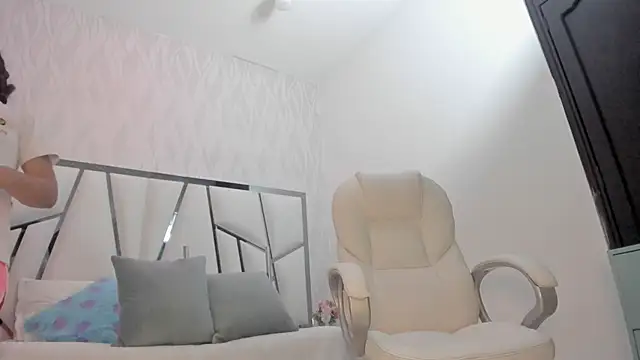 Snapshot of Victoriaa_millers chatting on 04-13-26, 07:08 Victoriaa millers online show from 04-13-26, 07:08