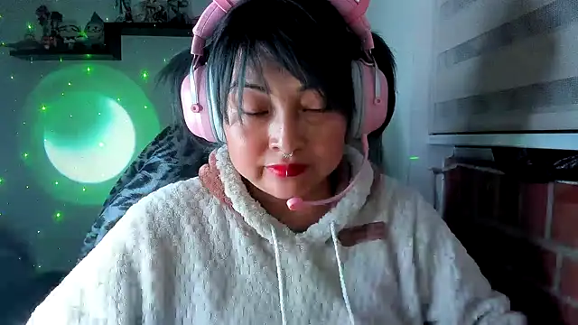 Shaddycute  online show from 05-18-26, 03:02