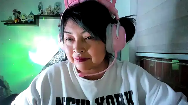 Shaddycute  online show from 05-20-26, 03:02