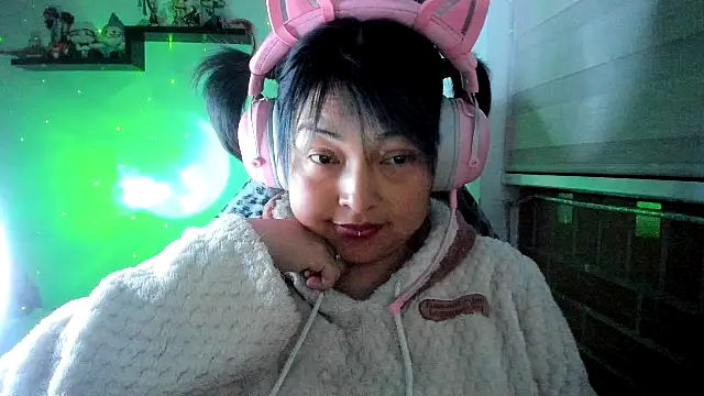 Shaddycute  online show from 05-21-26, 03:46