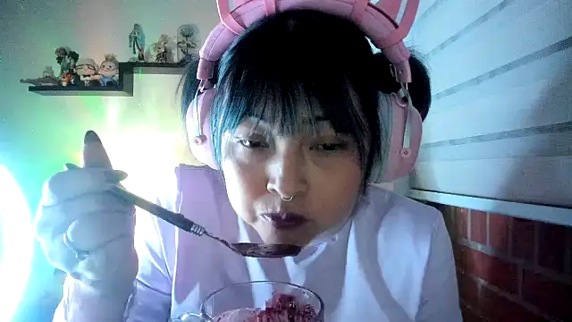 Shaddycute  online show from 06-06-26, 01:43
