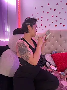 Snapshot of karenlennox1 chatting on 03-08-26, 08:45 karenlennox1 online show from 03-08-26, 08:45