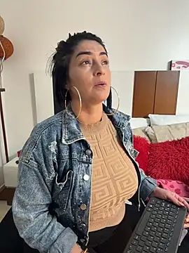 Snapshot of karenlennox1 chatting on 04-16-26, 01:06 karenlennox1 online show from 04-16-26, 01:06