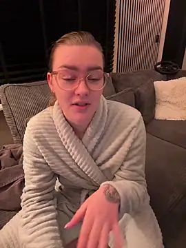 xX HotCouple Xx online show from 12-17-25, 08:59