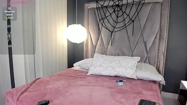 Kayla stern  online show from 11-01-25, 07:38