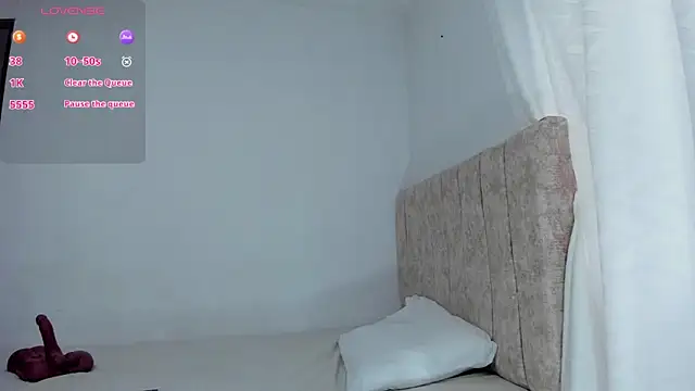 lizziemontana2 online show from 07-18-26, 05:28