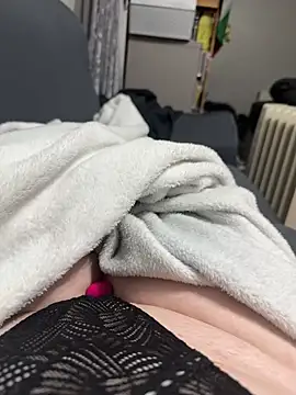 honeyyy24 online show from 03-08-25, 06:26