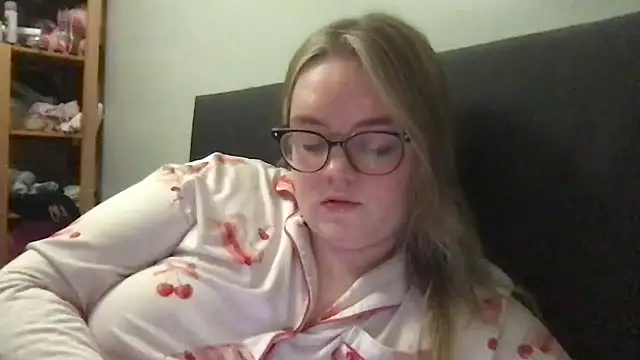 honeyyy24 online show from 02-19-26, 11:12