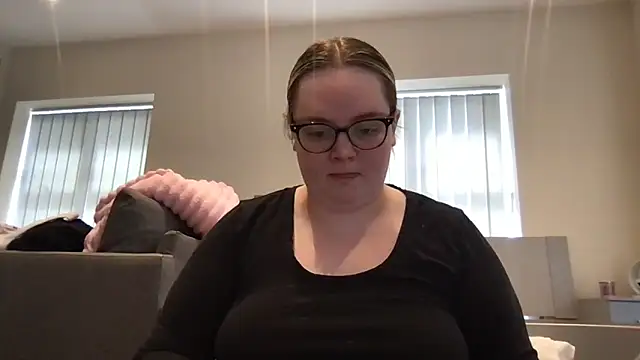 honeyyy24 online show from 05-14-26, 12:23