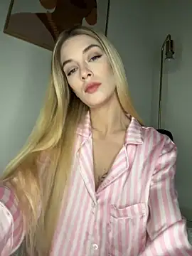 Snapshot of Lolitaxlola chatting on 02-21-26, 10:16 Lolitaxlola online show from 02-21-26, 10:16