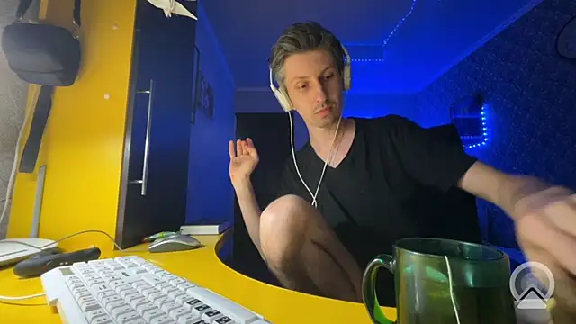 Aki-Laky online show from 06-28-26, 06:36