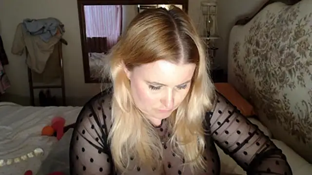 Snapshot of JosieAndYou chatting on 04-04-26, 02:03 JosieAndYou online show from 04-04-26, 02:03