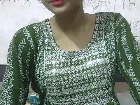 Snapshot of Aayesha chatting on 12-02-25, 04:18 Aayesha online show from 12-02-25, 04:18