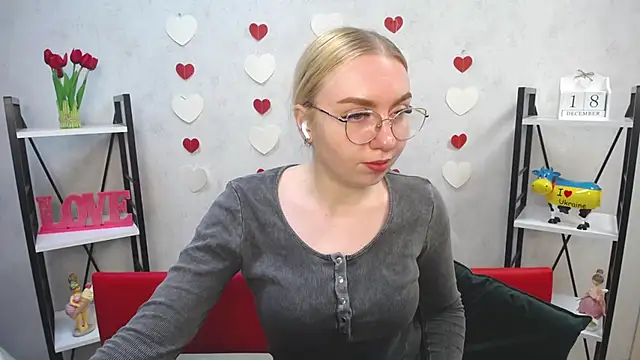 BeatriceFly online show from 12-18-24, 03:22