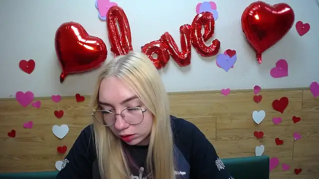 BeatriceFly online show from 03-20-25, 12:43