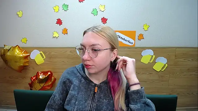 BeatriceFly online show from 09-19-25, 11:55