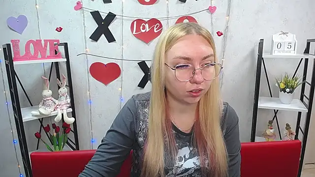 BeatriceFly online show from 10-05-25, 12:03