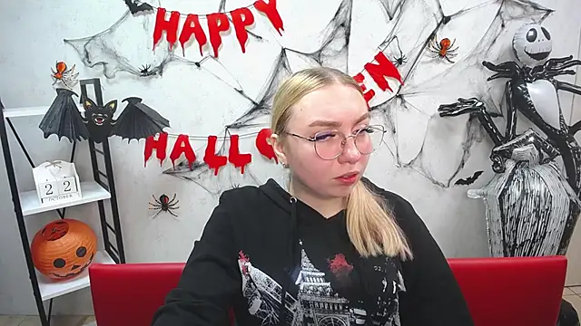 BeatriceFly online show from 10-22-25, 12:27