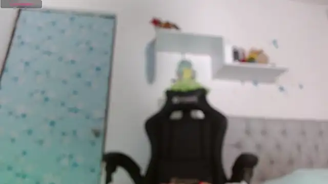 Snapshot of miss_valery2 chatting on 01-06-26, 01:53 miss valery2 online show from 01-06-26, 01:53